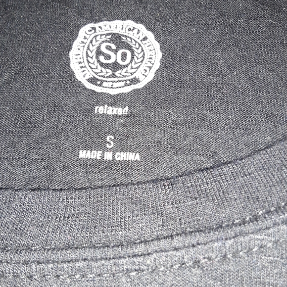 Set of 3 tee shirt tops, womens sz small - Picture 7 of 7